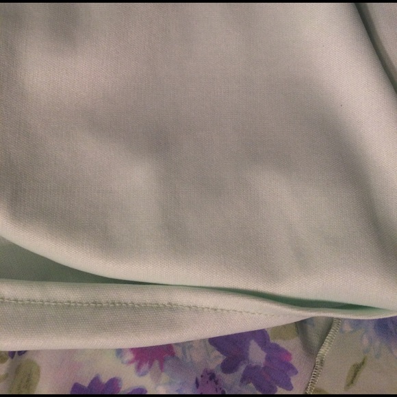 Spring/Summer soft green floral dress. - Picture 8 of 8